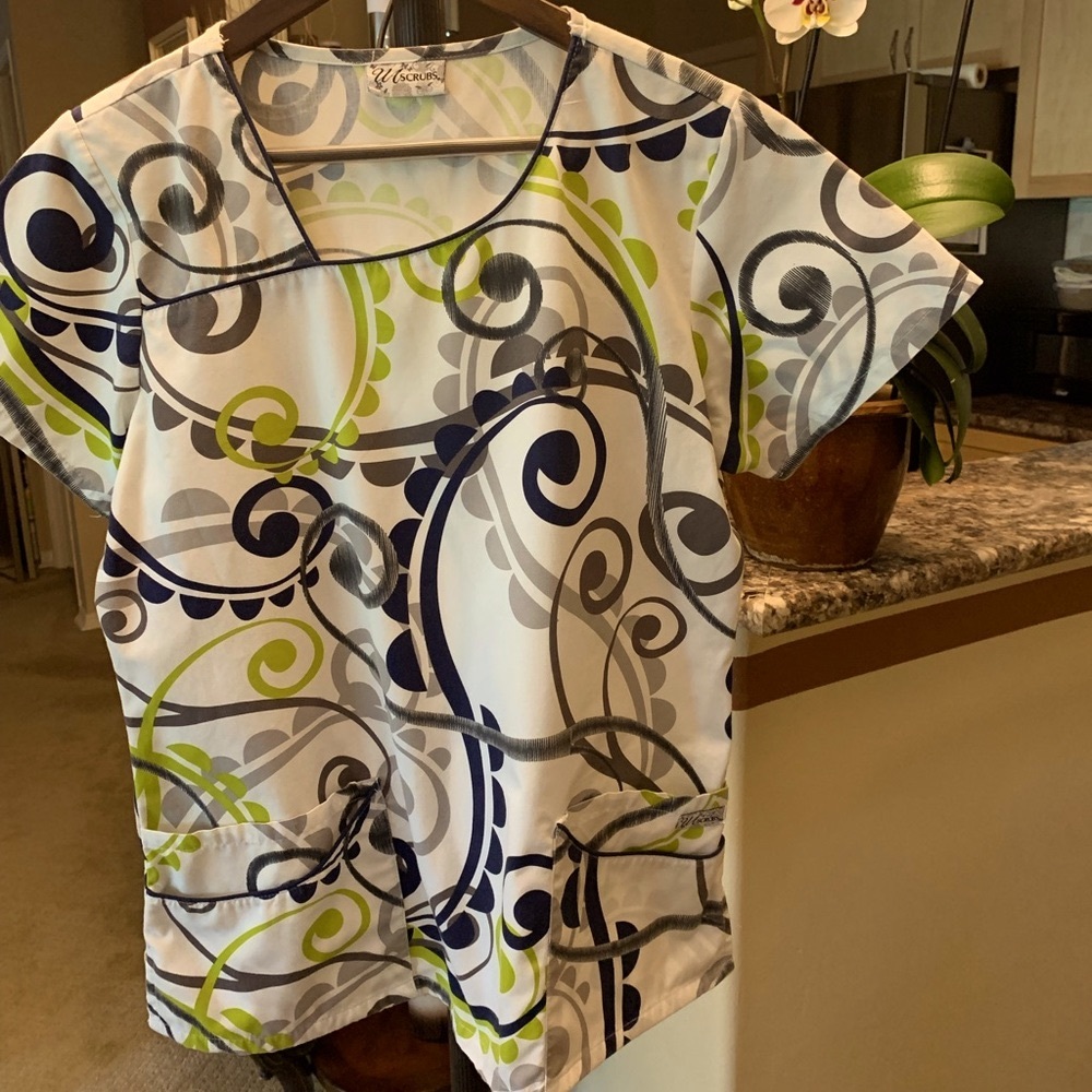 Fresh, crisp and invigorating nursing top from Nursing Advantage